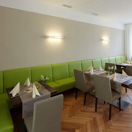 Otel Karolinger Hof 3*